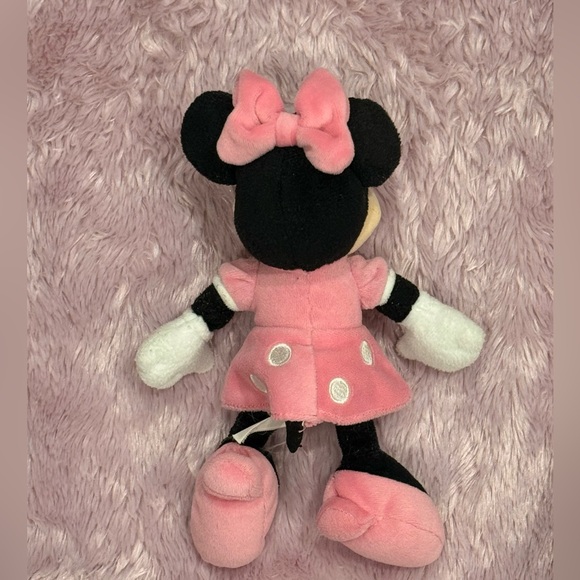 Minnie Mouse - Picture 3 of 3